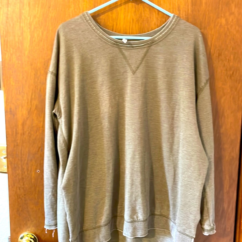 Army green Z supply boyfriend sweatshirt with sideslip size medium